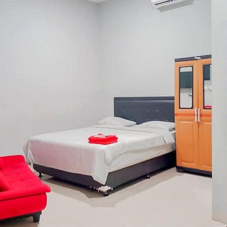 Mahkota Residence RedPartner Karawang Exterior foto